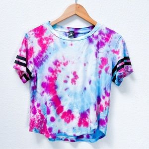 ELECTRIC YOGA Spiral Tie Dye Cropped Tee with Stripped Sleeve. Size Medium